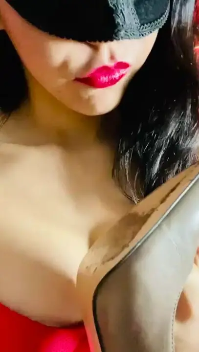Mistress Gaia Buongiorno Schiavo Ora Lecca Good Morning Slave Now Lick