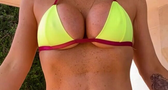 Poster for Piscina Amores Dia Gata Gostosa 2024 Inglaterra Valentinacooper Bom Franca 04 08 Espanha 3269148687 Sol Fitness