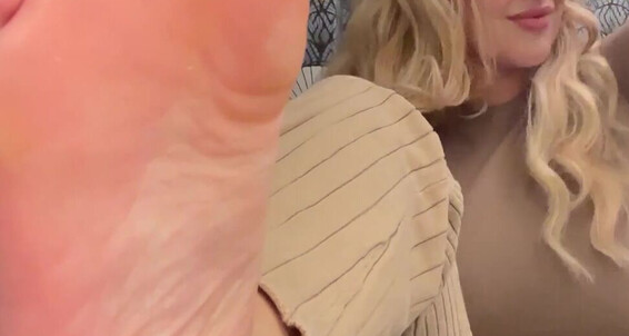 Cover Goddessbailz 3267057536 04 06 2024 Super Sexy Sock Tease Tip To Show Appreciation