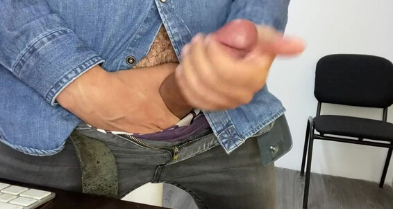 Cover "OnlyLiamLynch" Wanking, Big Dick Wanking, Guy Wanking, Jerking Off, Cumshot, Jerk Off, Big Dick, Big Cock, Cum, Masturbate, Solo Male, Suggest OnlyLiamLynch Shooting my cum on my desk pornhub
