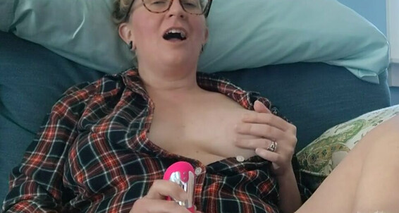 Cover "Lizlovespeggging" Panties, Stroking, Suggest Lizlovespeggging Cumming in panties with surprise ending pornhub