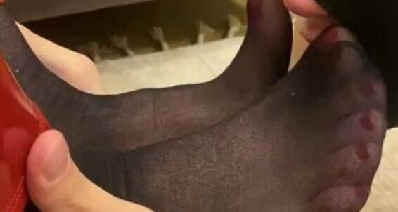 Cover Mistress Smeyye Aka Mistresssumeyye Onlyfans Heels And Nylon Fetish