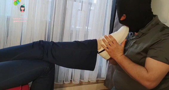 Goddess Nazli, Video: A Goddess Model Le Farkl 2 Shoe Gb Birakamazdim Ayakkabimin Sokakta Olan Ylece Aka Onlyfans Licking Tabanlarini Nazli Yen Goddessnazli