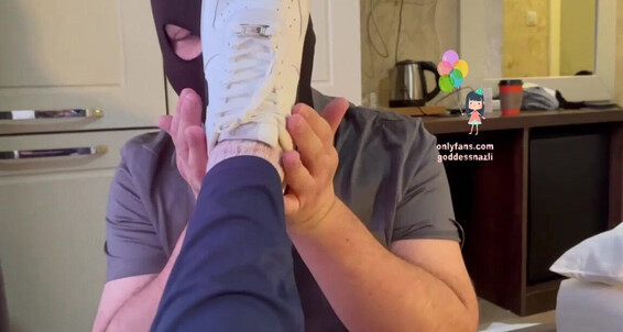 Goddess Nazli, Video: Model Ayakkabimin Le Aka Onlyfans Shoe Licking Sokakta Gb Tabanlarini Birakamazdim 1 Olan Nazli Goddess Yen Ylece Goddessnazli