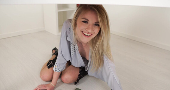 Downblousejerk, Video: Under Slip 2018 09 Desk The Gracie 08 Nip