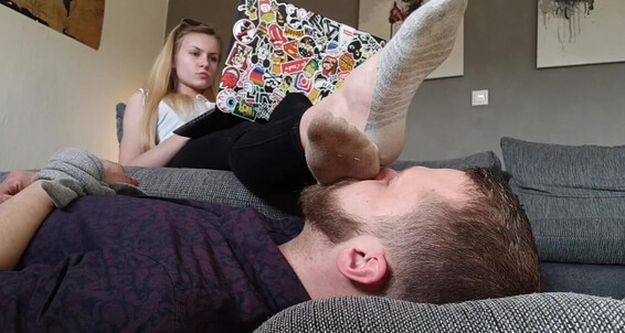 Emmysfeetandsocks - Emmyfeetandsocks As My Aka Sometimes Onlyfans Bf Do Nothing Aboutp A He And I Can Well Footrest Bc Take