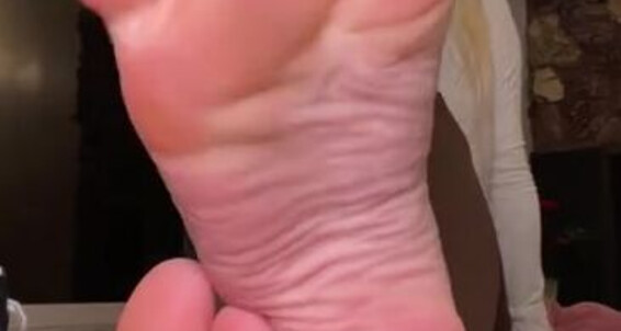 Goddess Kaylee - Last Night Sniffing How Caught U My Aka Converse Xomaddykxo Onlyfans Muchp Stinky Let Just Pov Goddess See S Kaylee Really