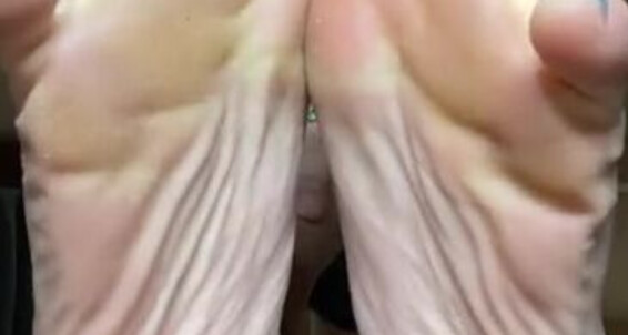 Goddess Kaylee - Weird Ur Apparently As House My Aka Snuck Xomaddykxo Onlyfans A Like Into Fuckp Pov Goddess That You S Kaylee Tiny Feet