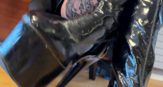 Evil Woman - Boots On A Leash Evil Evilwoman And Being Aka Facesitting Woman Worship Onlyfans Povp