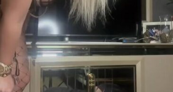Mistress Simay - From Footp Likes He Bananas My To Simay Onlyfans Mistress Eat
