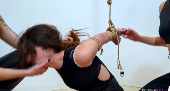 Cover Bondage Kitties Tall Girls Capture Beauties Spanish Sub English Mp4 Fullhd 1080P