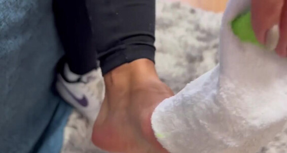 Cover Kiffa Feet Onlyfans Extra Full Video Just For You Goddess Kiffa Joi Sweaty And Stinky Nike Air Sneakers Sweaty Feetp