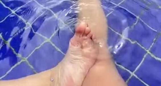 Cover Kiffa Feet Onlyfans Pool Dayp