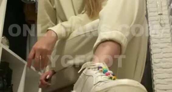 Ygoddess - Get On Your And My Aka Front Me Dirty Cleanp Lick Onlyfans Ygfoot Knees In Sneakers Of