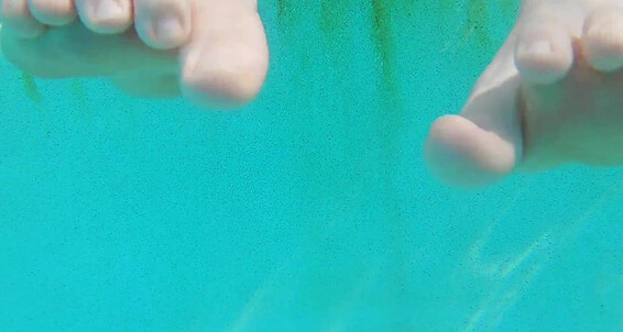 Velvetdiablo69 - Pale Suggest Kink Calves Wiggling Partialism Foot Pool 23 Year In Spread Old Fetish White The Toes Wat Soles Water Public Feet