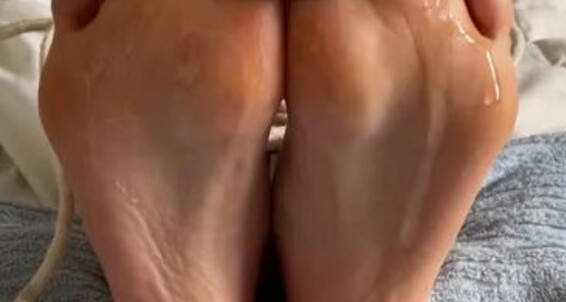 Linzi Little - Tickled Match Tied Reach Newerp Aka Onlyfans Linzi In We A And If Tips I With Hairbrush Can Hang10Toess Little Ll Make Be 50 Me Oiled