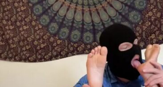 Linzi Little - Up Soles I Minute Linzi And Watch Aka While Me Worshipped 4 Little Toes For Have Onlyfans Hang10Toess My Relaxed Long