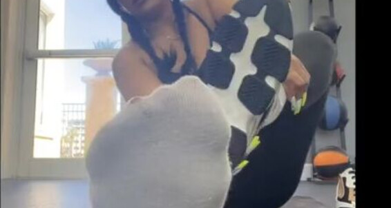 Caribbean-Solez - Little Thicc A Gym The Watch Til For Feetp Wrinkles Are Sneak Onlyfans Af Sweaty Caribbeansolez Peak End