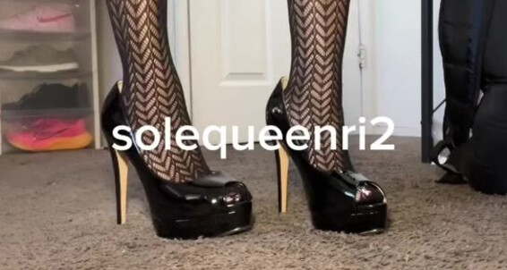 Solequeenri - Little A Surprise At Heel Removal How Gorgeous These Thatp Heels Are Onlyfans Solequeensolequeenri The End