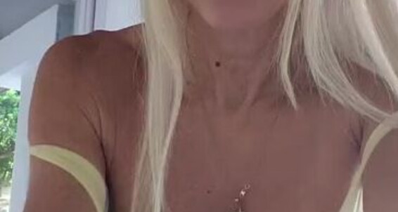 Roxanamoll - Bombn Buen Este Aca Arrando Onlyfans En Da Virnes Relajada Feriadooop Y Esyoy