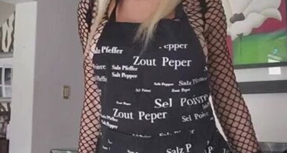 Roxanamoll - Onlyfans Parece Jugamos Si Mientras Que Poquitop Cocino Te Un