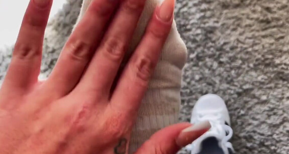 Goddessmona - Fr Genau Ein Die 91 Meine Was Den Steigt Raum Verlassenp In Du Weist Geruch Onlyfans Fe Wenn Sneaker Perfekten