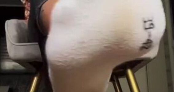 Goddessmona - Den Boden Sein Onlyfans Hier So Berhrenp Schwitzig Klebrig Willst Kssen Meinen Schwitzigen Du 91 Fe