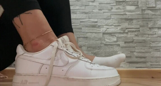 Goddessmona - Starten Wir We Lange Sie Jahr Wie Puma 91 Pedsocks Mit Das Frischen Onlyfans So 1P Neugierig Bleiben Clean