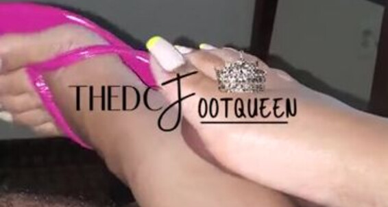 Cover Thedcfootqueen 06 14 2024 Onlyfans Video Pink Flip Flop Oily Footjobp