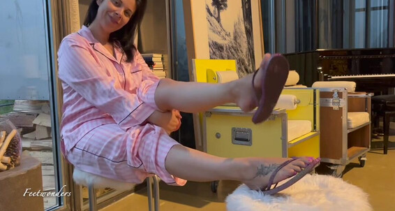 Feetwonders - Whilst Cooking So My Onlyfans Flip Like Yiqp I Tease With Cook Can Flops Dont Me You For