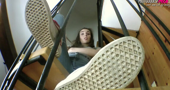 Footgoddessmia - Sneakersp Onlyfans My Under