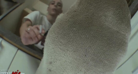 Footgoddessmia - Cigarettep And Youre Swallowing Kneeling The Onlyfans My Of Under Socks Ashes