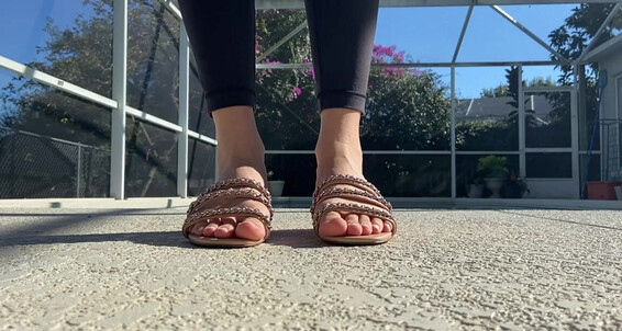 Cover Ivorysoles Onlyfans 12 04 2021 Modeling These New Flip Flops I Like How Fancy They Are Who Likes My Toe Nailsp