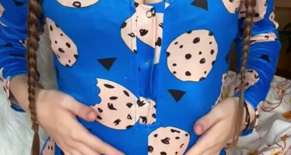 Babebarefootofficial - A Cookie You 16P To Onlyfans For Eat Have