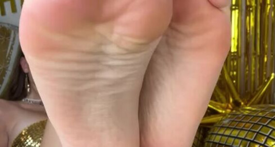 Cover Babebarefootofficial Onlyfans Happy New Year Sending You So Much Love Happiness And Good Luck For The New Year I Hope Thi 11P
