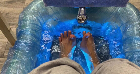 Lindabooxo - Soaking Love Got My 1P I Red Hot Onlyfans Water In Feet