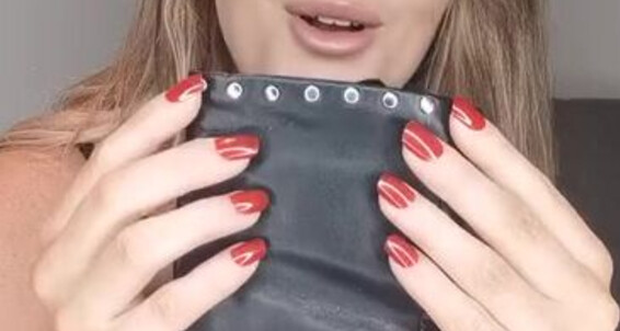 Misscourtneym - Leather Skin Good On Tobp Onlyfans So They Feel My Gloves Beautiful