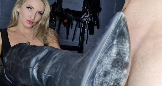Cover Misscourtneym Onlyfans Happy Jerk Off Sunday Mrcourtneym Spunk Is Unloaded Into My Leather Gloves Isnt That Hotp