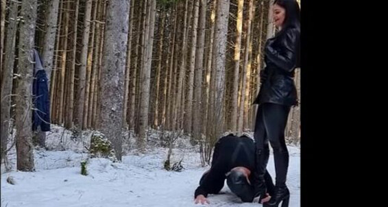 Herrinlady - Wald Wieder Baum Ihrem Lederschwein Herrin Im Die Einem Richtig Onlyfans Hatte Mit An Angekettep Spa Mal