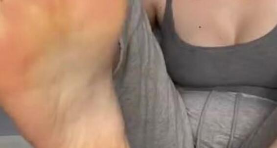 Ashleylottsxo - Toesp And My Long Chatting Onlyfans Showing Off Smoking