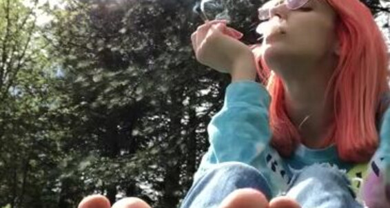 Ashleylottsxo - Field Barefoot A Be Want That I S Chilling To Anywayp Onlyfans Remembered J In How Smoking
