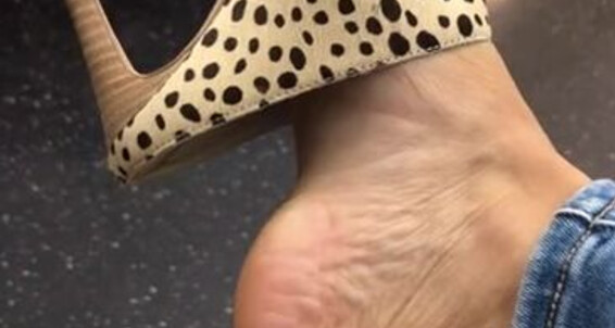 Cover Jamiedaniels Onlyfans A Little Subway Shoe Tease 11P