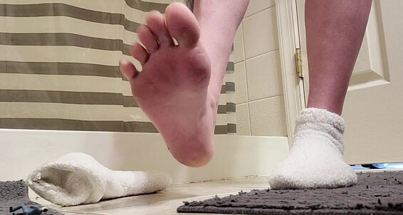 Mythicmaggie, Video: Dirty Fun Onlyfans Andp You Spreads Just A Little Pre With Toe Teasing Removal Sock Shower