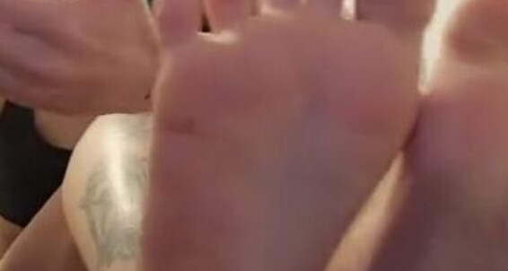 Mythicmaggie - Gym Lotioning Get My Dry Sesh Amp Hella Winterp Onlyfans Feet Skin In General The Post