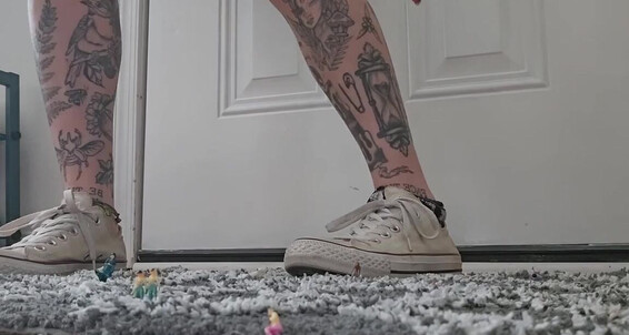 Mythicmaggie - On A Accidentally Strikes Coming After Maggie Mythicmaggs Stepping And Giantess Hiding Home My Tiny Onlyfans Doorp In