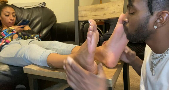 Enjoyyourfetish - French 2P Tenlittoes Onlyfans Part With Sniffing Tips