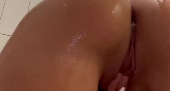 Nadiaakingg - Myself Stop Showerp Couldn T In Onlyfans Touching The