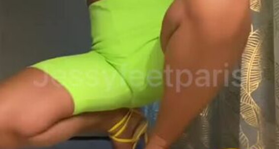 Jessyfeetparis75 - Heure Regarder Mes Pieds As Hello Onlyfans J L De Envie Alors Jolis Es Et Que Tu Espre Bouger