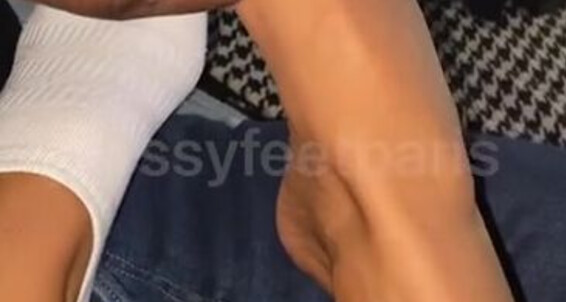 Jessyfeetparis75, Video: Masse Petits Que Onlyfans Je Socquettes Mes Tu Moi Petites Adidas Sais Envie Et As Encore Retire