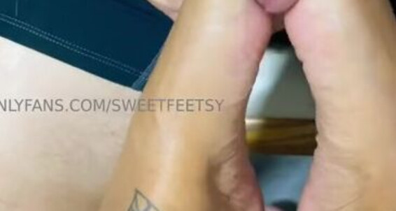 Cover Sweetfeetsy Onlyfans Imaging If You Let Your Stp Ss Edge You With Her Oily Beautiful Soles